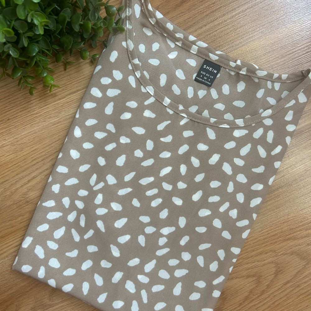 SHEIN Tan and White Sleeveless Blouse